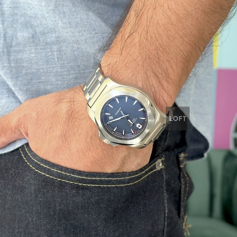 Victorinox Swiss Army I.N.O.X. Quartz Blue Dial 43 mm