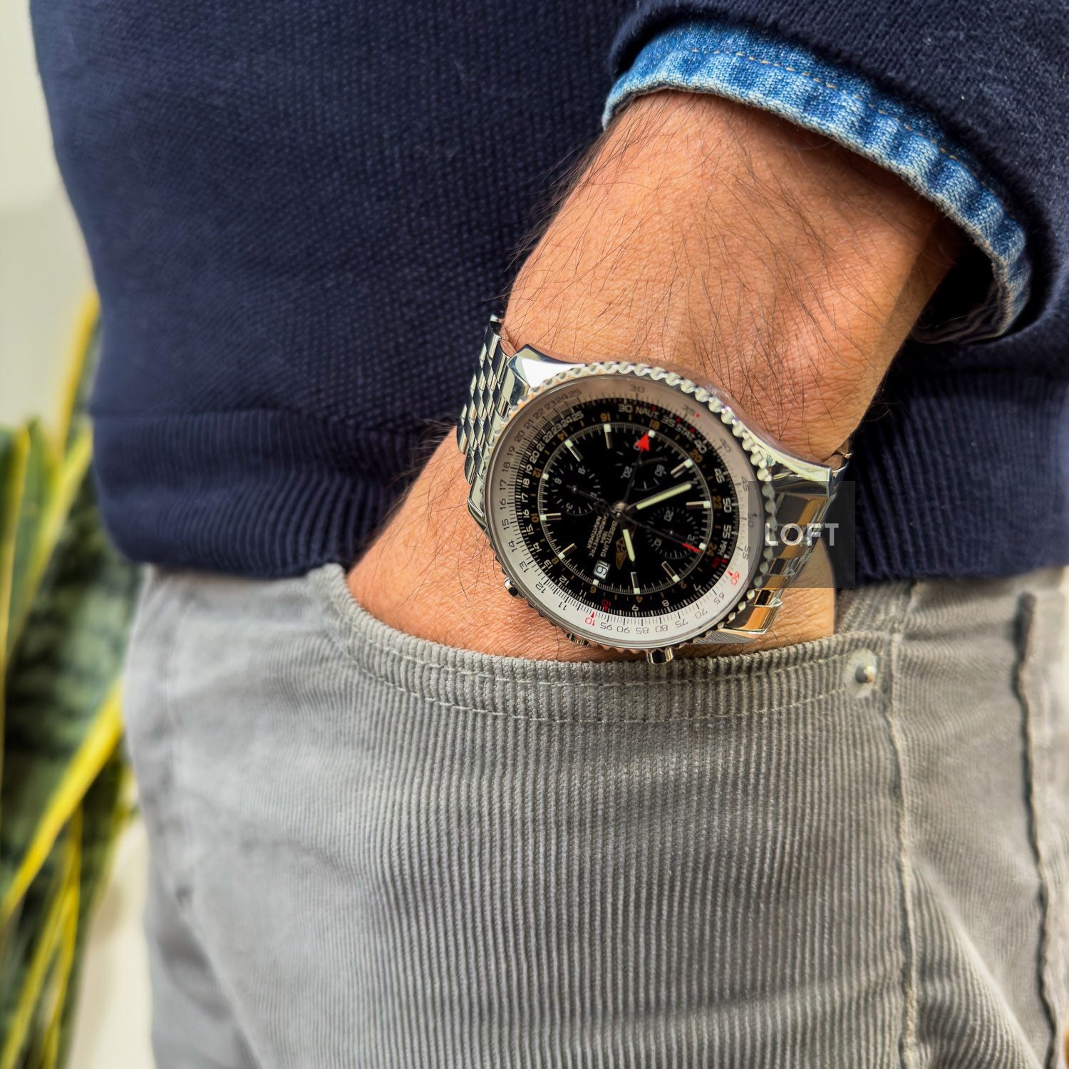 Breitling Navitimer World Chronograph Automatic Chronometer 46 mm