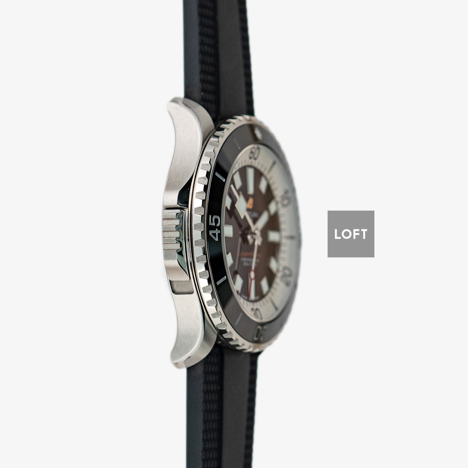 Breitling Superocean Automatic Black Rubber 46mm