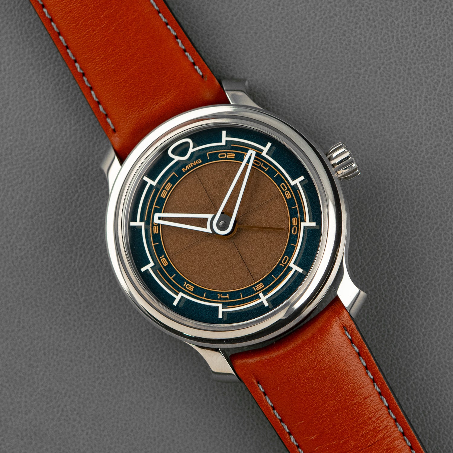 MING 22.01 GMT Gilt Titanium Automatic 38mm – LOFT