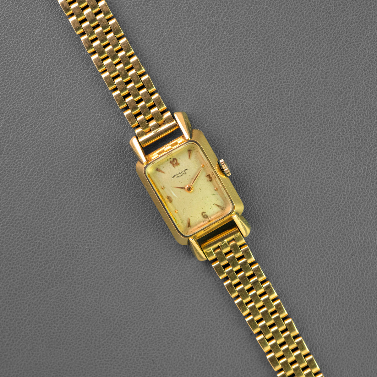 Universal Genève Ultra-Slim Yellow Gold 31.5mm