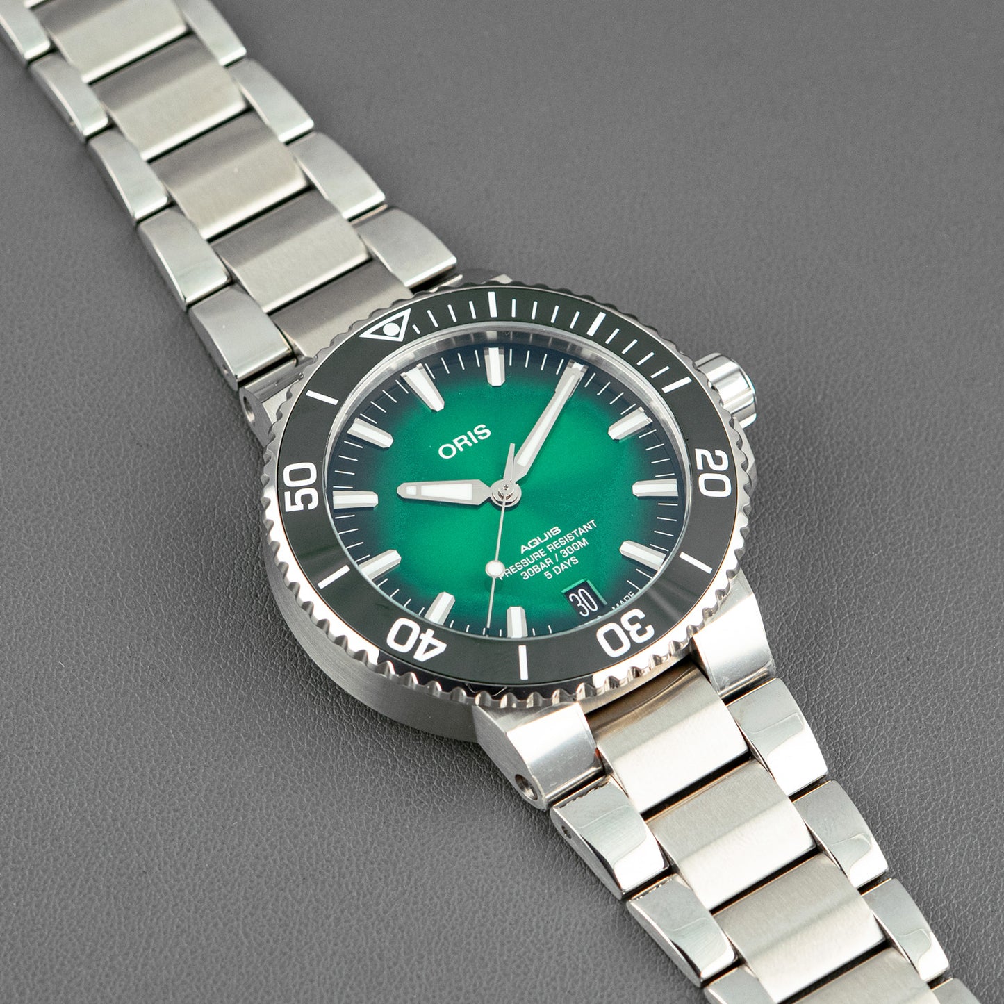 Oris Aquis Date 5 Days Automatic Green Dial 43.5mm