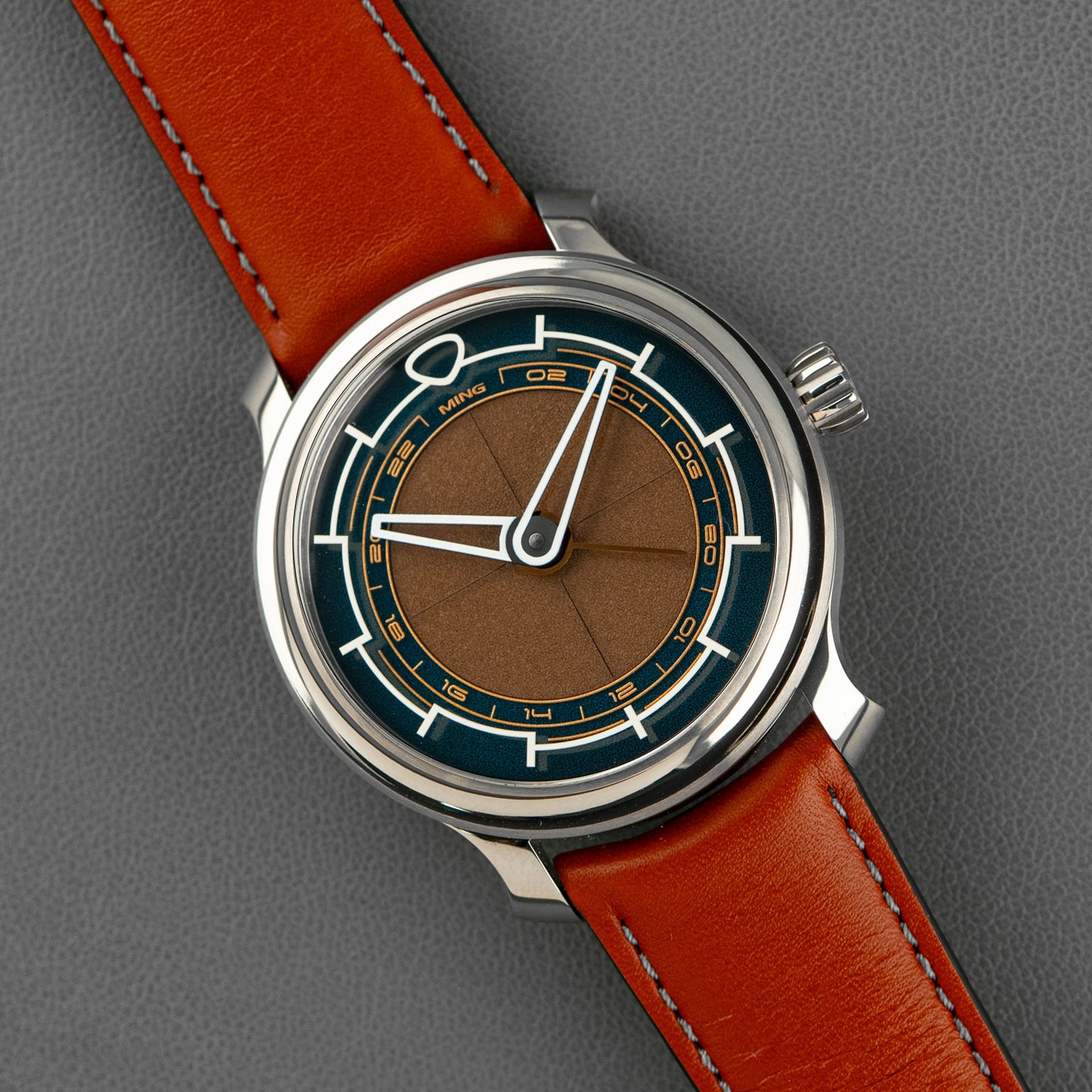 MING 22.01 GMT Gilt Titanium Automatic 38mm