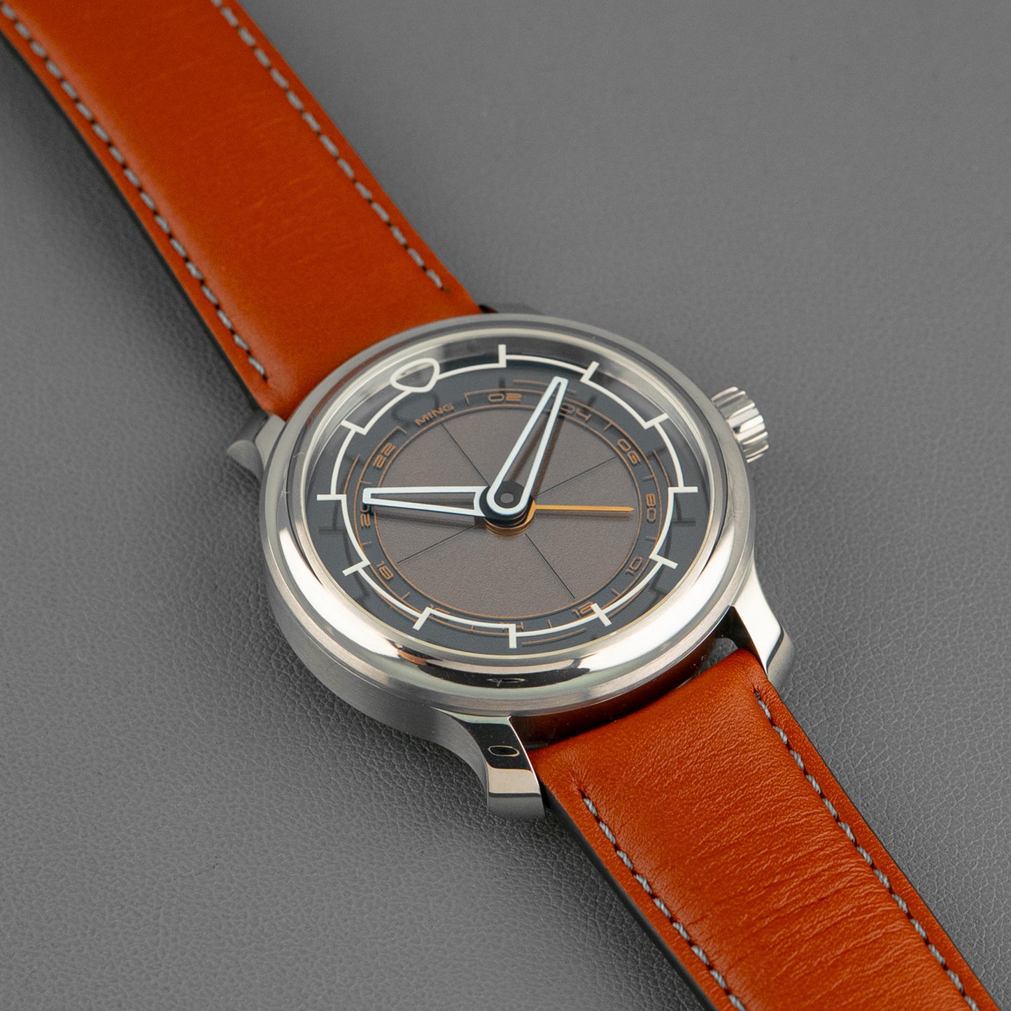 MING 22.01 GMT Gilt Titanium Automatic 38mm