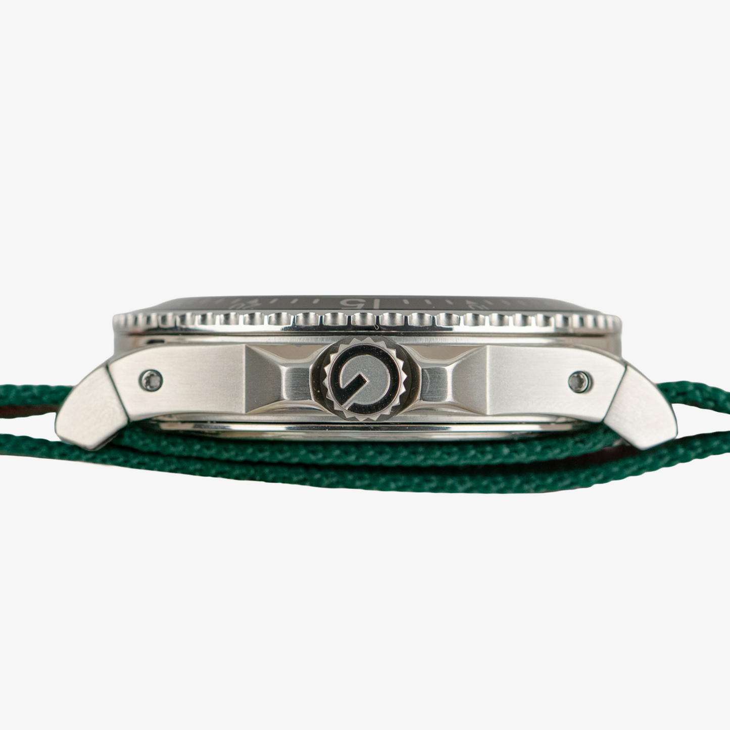 Gucci Dive 136.2 Quartz 200M Black NATO Strap 45mm
