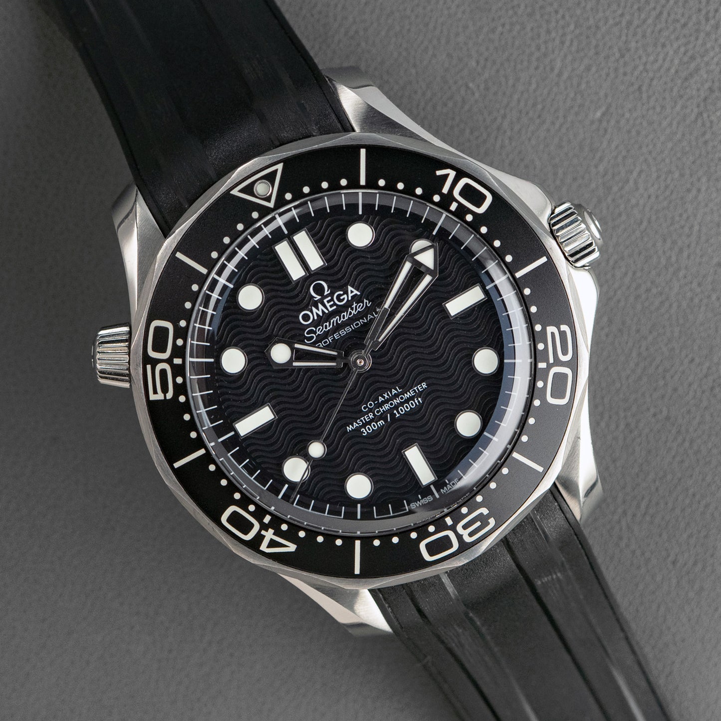 Omega Seamaster Diver 300M Black Dial Rubber 42mm