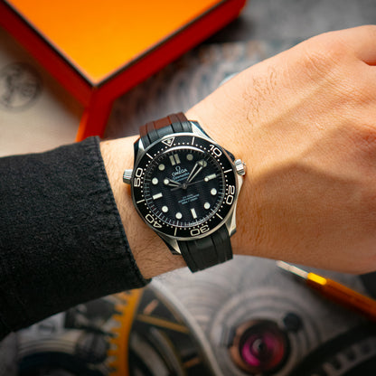 Omega Seamaster Diver 300M Black Dial Rubber 42mm