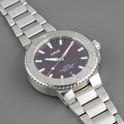 Oris Aquis Date 300M Cherry Red Dial Steel 41.5mm
