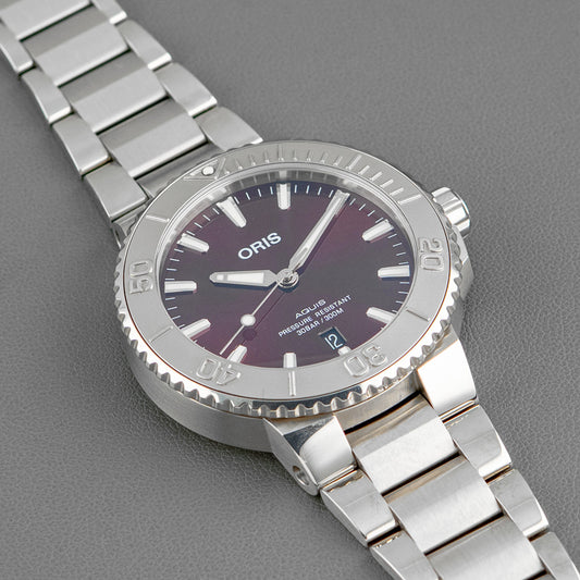 Oris Aquis Date 300M Cherry Red Dial Steel 41.5mm