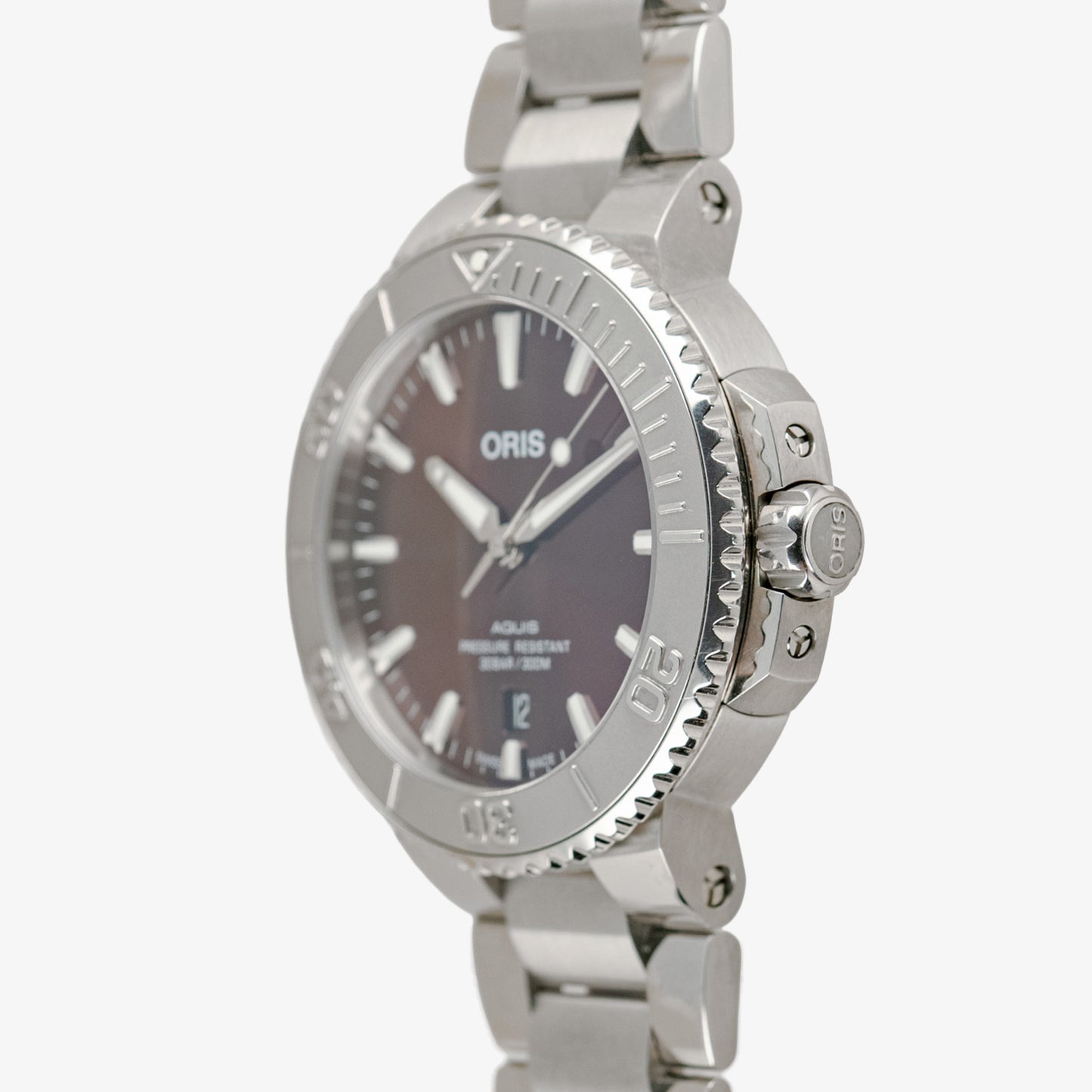 Oris Aquis Date 300M Cherry Red Dial Steel 41.5mm