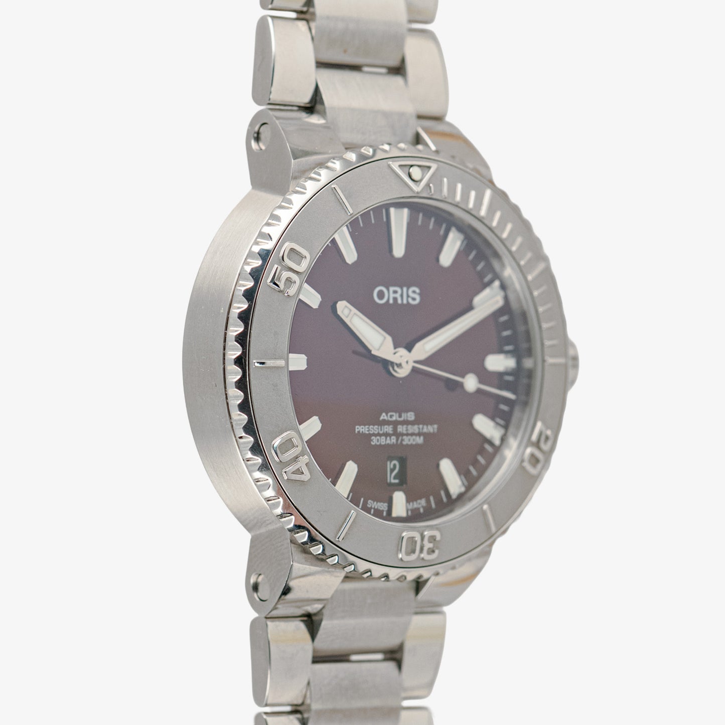 Oris Aquis Date 300M Cherry Red Dial Steel 41.5mm