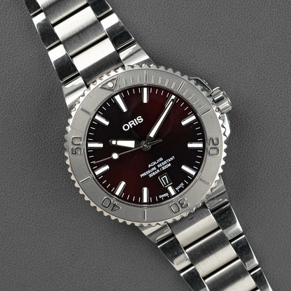 Oris Aquis Date 300M Cherry Red Dial Steel 41.5mm