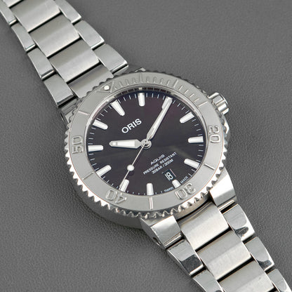 Oris Aquis Date 300M Cherry Red Dial Steel 41.5mm