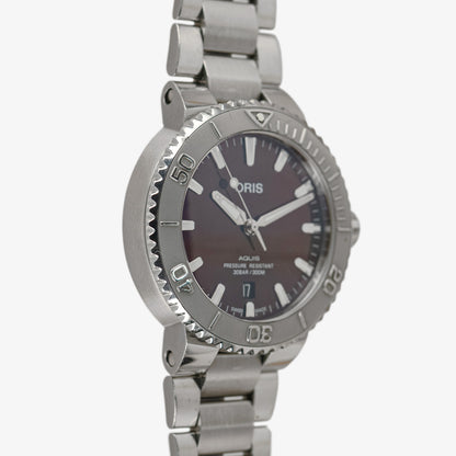 Oris Aquis Date 300M Cherry Red Dial Steel 41.5mm