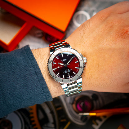 Oris Aquis Date 300M Cherry Red Dial Steel 41.5mm