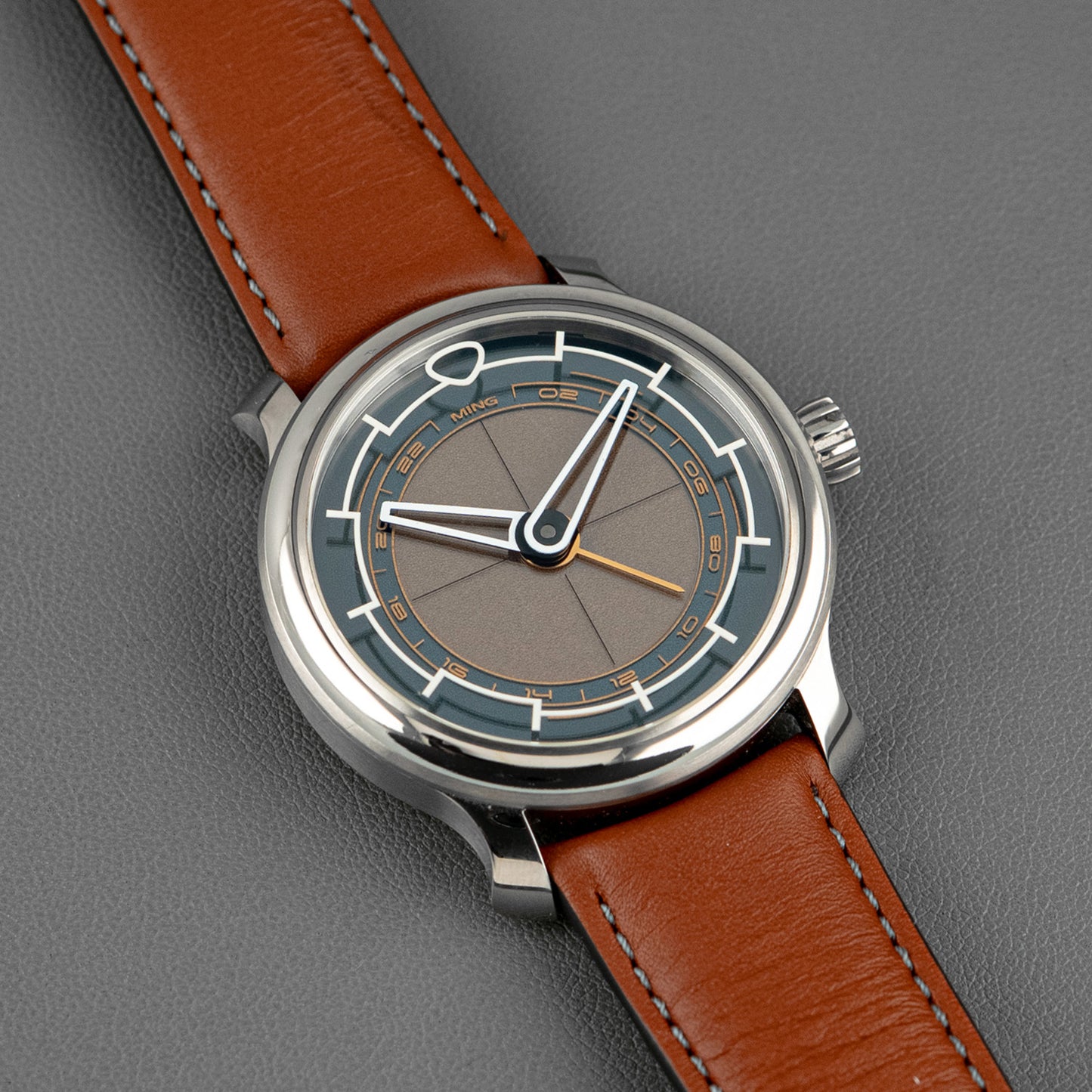 MING 22.01 GMT Gilt Titanium Automatic 38mm
