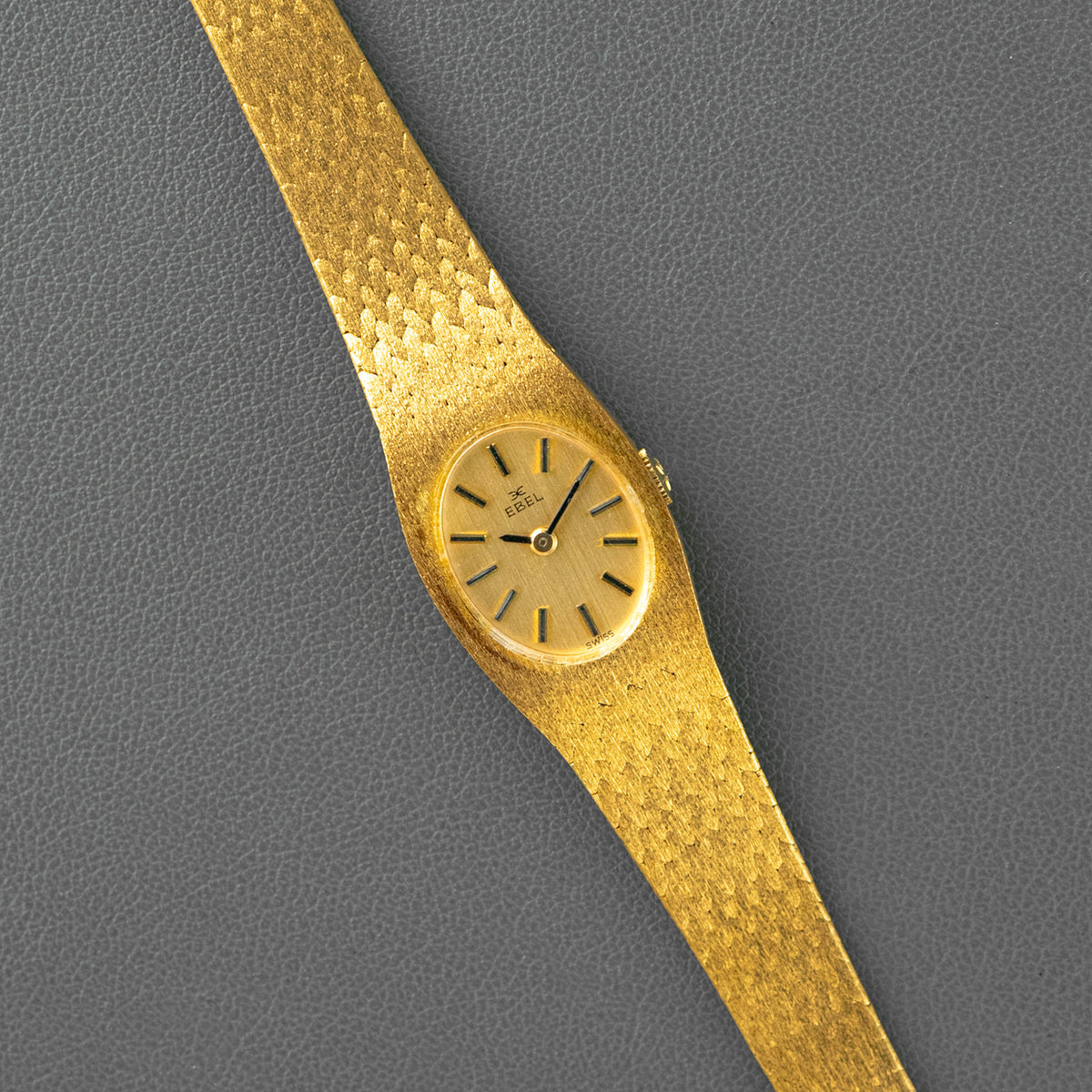 Ebel Vintage Oval Dial Yellow Gold Hand-Wind 15mm