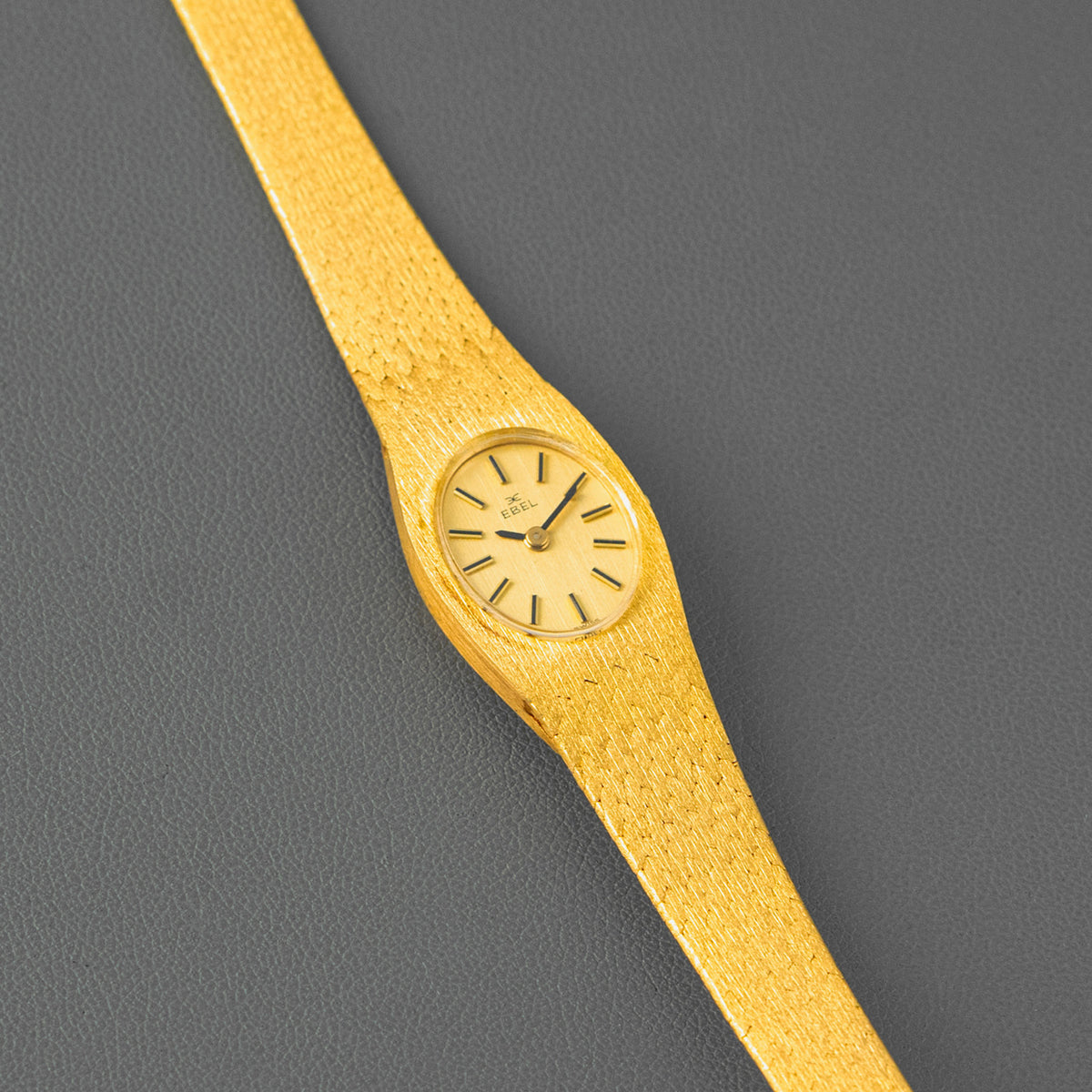 Ebel Vintage Oval Dial Yellow Gold Hand-Wind 15mm